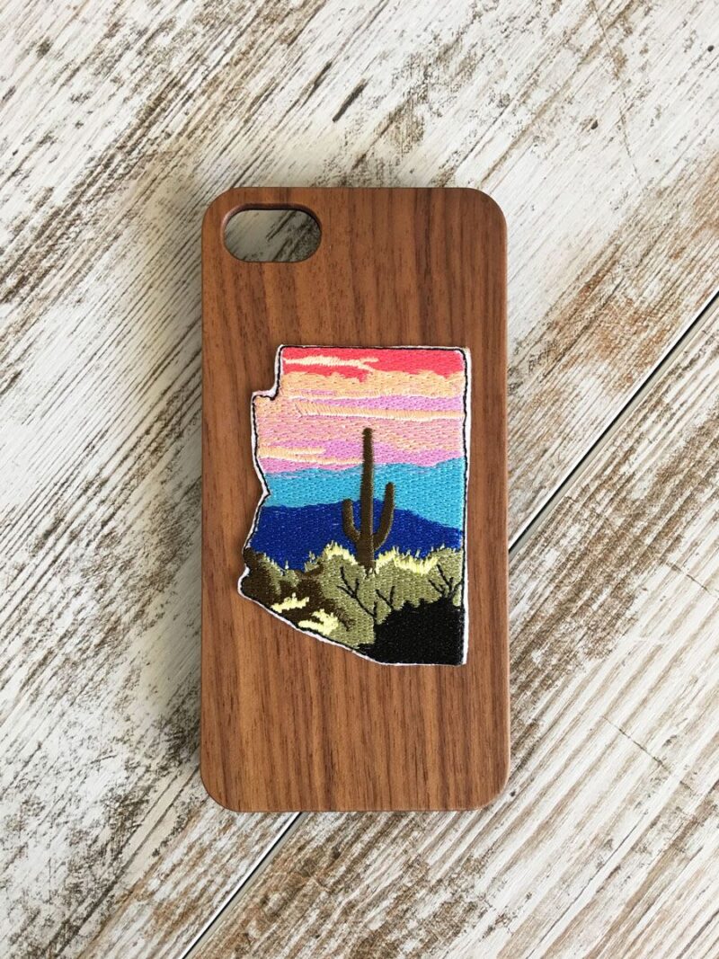 CarcasaMaderaCactusParche1.jpg Funda de madera con parche de cactus Arizona