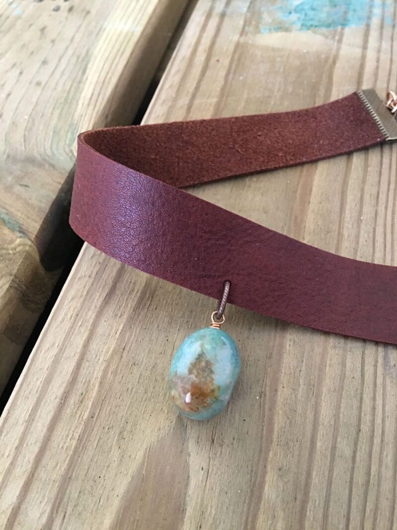 ChockerCueroMarronTurquesa3.jpg Chocker de cuero y turquesa