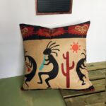 Cojin con print nativo americano de Kokopelli
