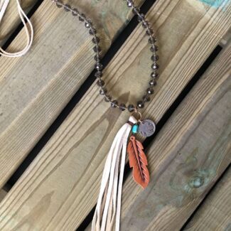 Collar de ante con turquesa
