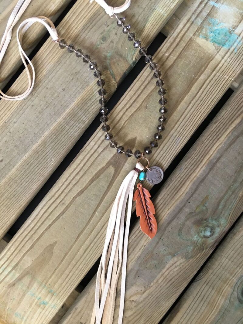 CollarAnteBlanco1.jpg Collar de ante con turquesa