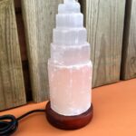 Lámpara de Selenita Luz Multicolor y Conexión USB