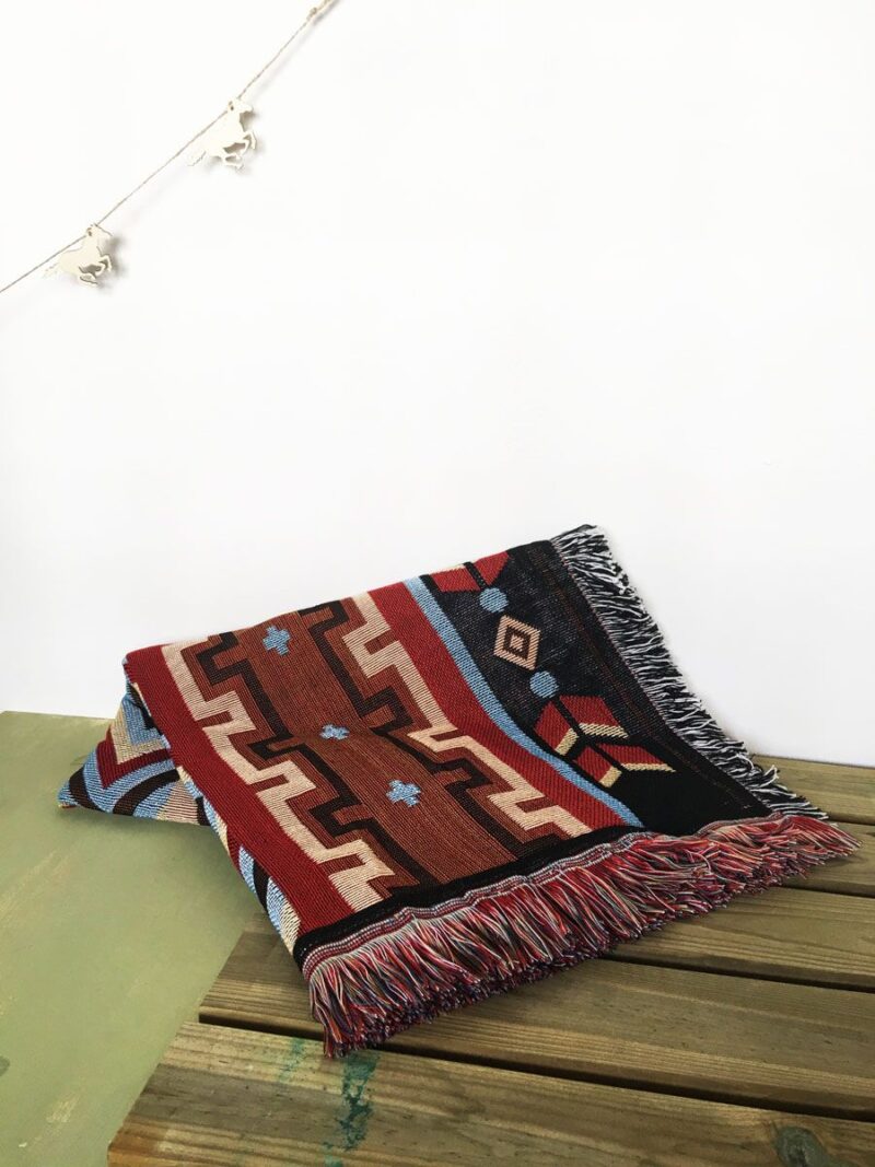 MantaKilim1.jpg Manta con print de motivos nativo americanos