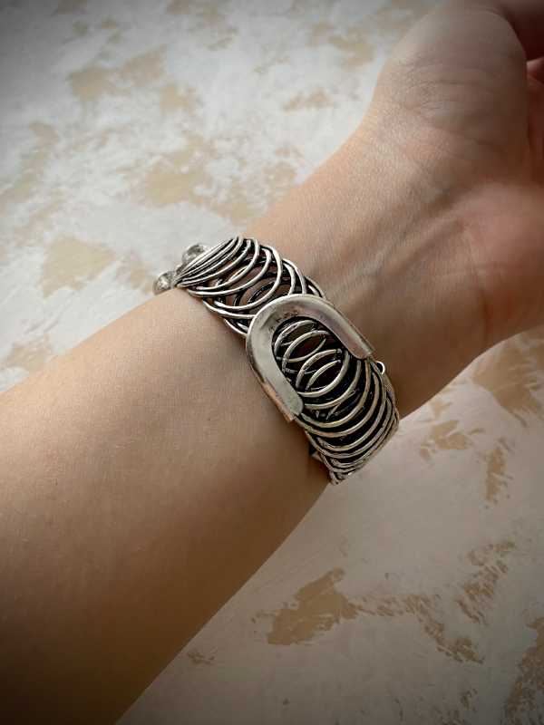 brazalete-turquesa-beatrice-III brazalete-turquesa-beatrice-con-turquoise-cluster-en-flor-blanca-y-turquesa-que-se-adapta-al-brazo-estilo-boho-chic-y-nativo-americano