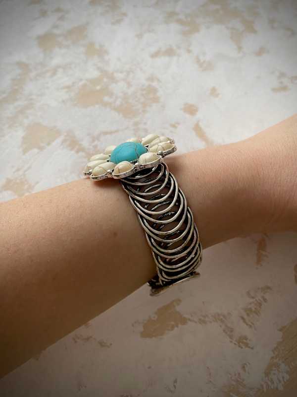 brazalete-turquesa-beatrice-IV brazalete-turquesa-beatrice-con-turquoise-cluster-en-flor-blanca-y-turquesa-que-se-adapta-al-brazo-estilo-boho-chic-y-nativo-americano