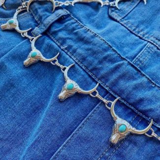 cinturon-plateado-de-craneos-de-bufalo-estilo-country-y-boho-chic-de-cadena-con-turquesas