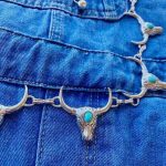 cinturon-plateado-de-craneos-de-bufalo-estilo-country-y-boho-chic-de-cadena-con-turquesas