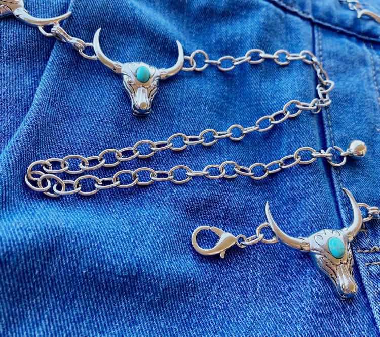 cinturon-plateado-de-craneos-de-bufalo-V cinturon-plateado-de-craneos-de-bufalo-estilo-country-y-boho-chic-de-cadena-con-turquesas