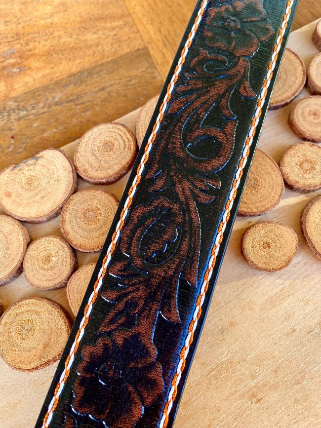 cinturón-tooled-leather-hebilla-country-en-marrón-chocolate-V cinturón-tooled-leather-hebilla-country-en-marrón-chocolate-con-hebilla-plateada-de-mujer-estilo-western-y-boho-chic