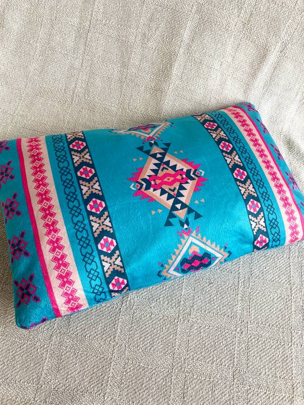 cojin-tribal-colores-vivos-azul-turquesa-I cojin-tribal-colores-vivos-azul-turquesa-I