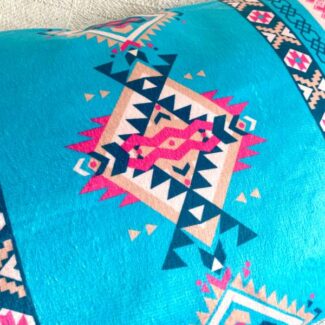 cojin-tribal-colores-vivos-azul-turquesa-I
