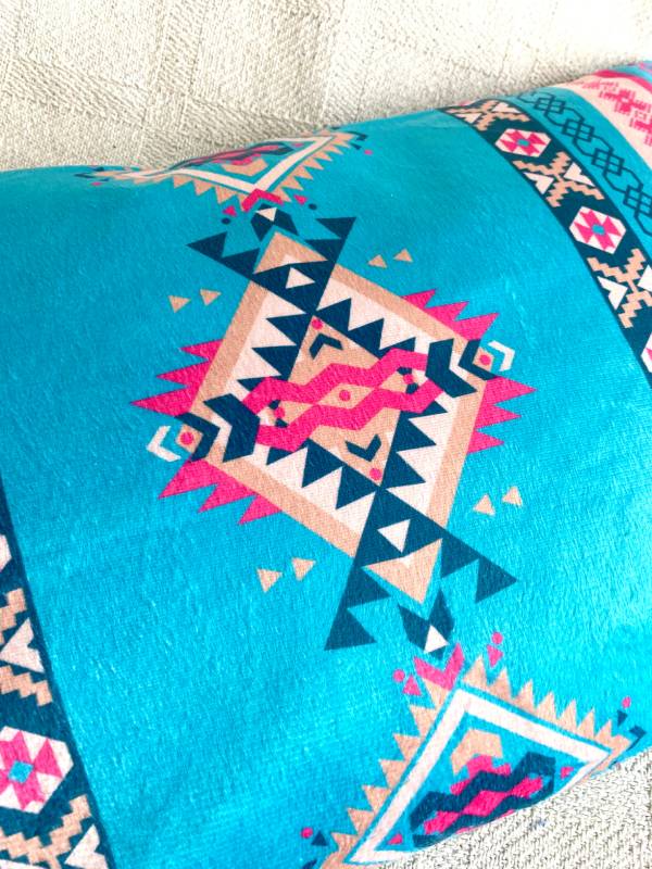 cojin-tribal-colores-vivos-azul-turquesa-II cojin-tribal-colores-vivos-azul-turquesa-I