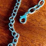 collar-cumulo-de-turquesas-nizhoni-de-plata-envejecida-estilo-boho-chic-y-country-con-inspiracion-nativo-americana-vendido-en-sedona-desert-donde-hay-diseños-de-collares-squash-blossom-y-collares-originales-azul-turquesa