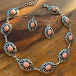 collar-y-pendientes-de-conchos-country-plata-y-coral-estilo-rockero-y-boho-chic-que-se-puede-usar-de-chocker
