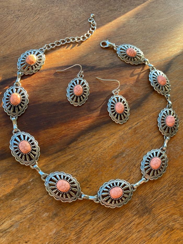 collar-y-pendientes-de-conchos-country-plata-y-coral-I collar-y-pendientes-de-conchos-country-plata-y-coral-estilo-rockero-y-boho-chic-que-se-puede-usar-de-chocker