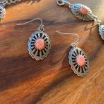 collar-y-pendientes-de-conchos-country-plata-y-coral-estilo-rockero-y-boho-chic-que-se-puede-usar-de-chocker