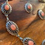 collar-y-pendientes-de-conchos-country-plata-y-coral-estilo-rockero-y-boho-chic-que-se-puede-usar-de-chocker