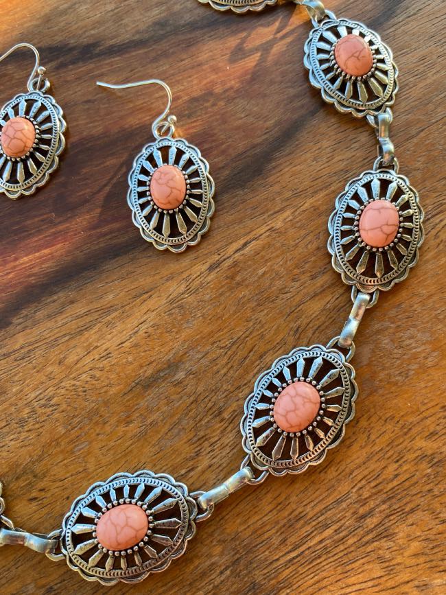 collar-y-pendientes-de-conchos-country-plata-y-coral-IV collar-y-pendientes-de-conchos-country-plata-y-coral-estilo-rockero-y-boho-chic-que-se-puede-usar-de-chocker