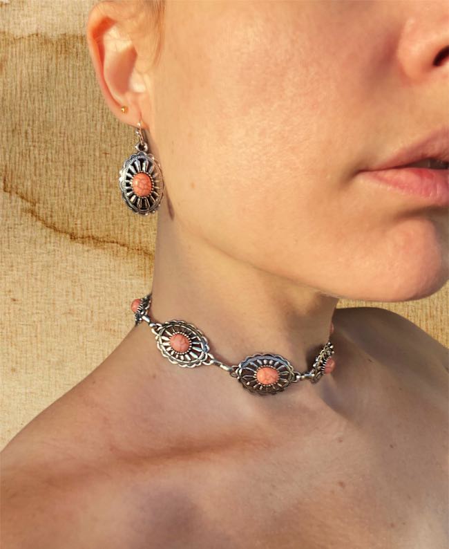 collar-y-pendientes-de-conchos-country-plata-y-coral-V collar-y-pendientes-de-conchos-country-plata-y-coral-estilo-rockero-y-boho-chic-que-se-puede-usar-de-chocker
