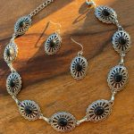 collar-y-pendientes-de-conchos-country-plata-y-negro-estilo-rockero-y-boho-chic-que-se-puede-usar-de-chocker
