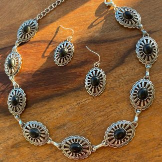 collar-y-pendientes-de-conchos-country-plata-y-negro-estilo-rockero-y-boho-chic-que-se-puede-usar-de-chocker
