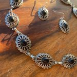 collar-y-pendientes-de-conchos-country-plata-y-negro-estilo-rockero-y-boho-chic-que-se-puede-usar-de-chocker