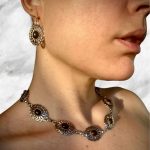 collar-y-pendientes-de-conchos-country-plata-y-negro-estilo-rockero-y-boho-chic-que-se-puede-usar-de-chocker