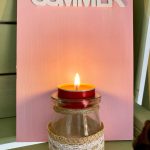 cuadro-portavelas-verano-para-estanteria-estilo-decoracion-estacional-cozy-rosa
