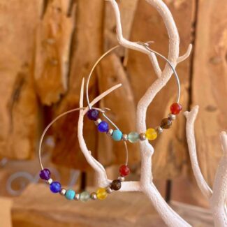 Pendientes Chakra de Acero con siete bolitas de cristal.