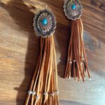pendientes-de-concho-y-flecos-country-en-camel-III