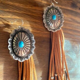 pendientes-de-concho-y-flecos-country-en-camel-III