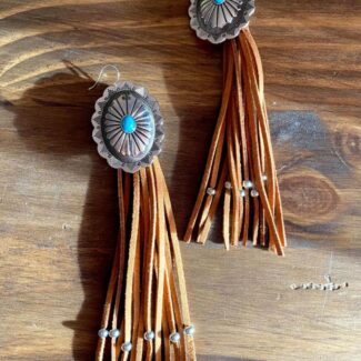 pendientes-de-concho-y-flecos-country-en-camel-III