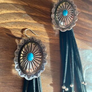 pendientes-de-concho-y-flecos-country-en-negro-I