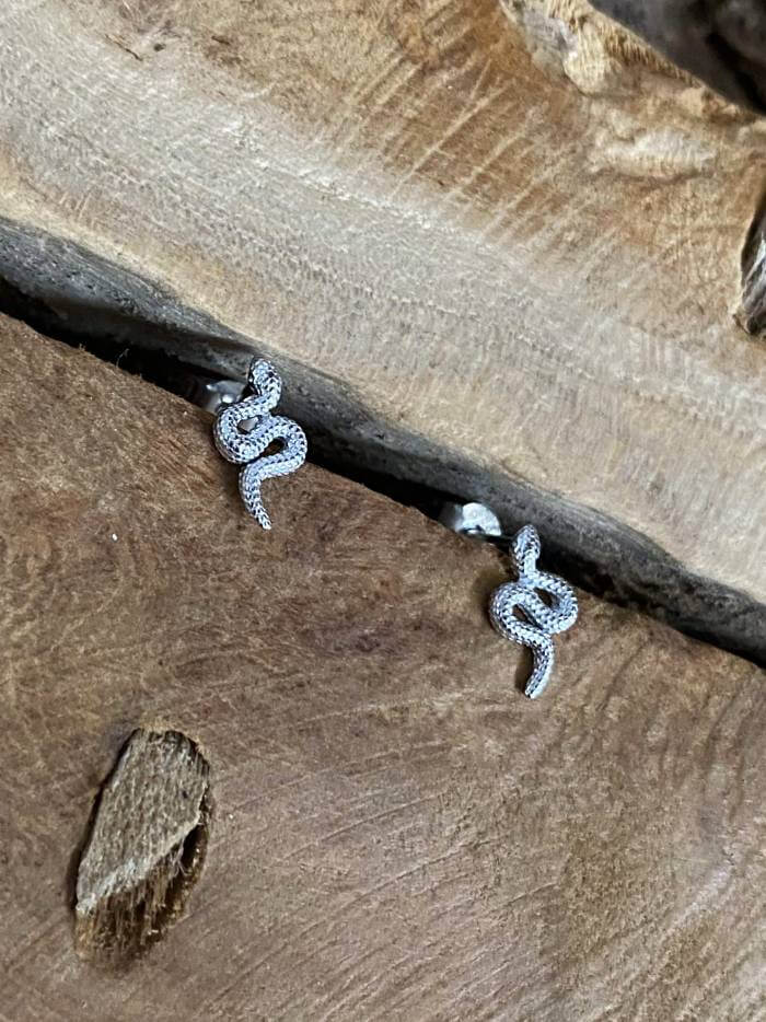 pendientes-serpiente-plata-pequeños pendientes-serpiente-plata-pequeños