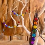 Pendientes Chakra de Acero con siete bolitas de cristal.