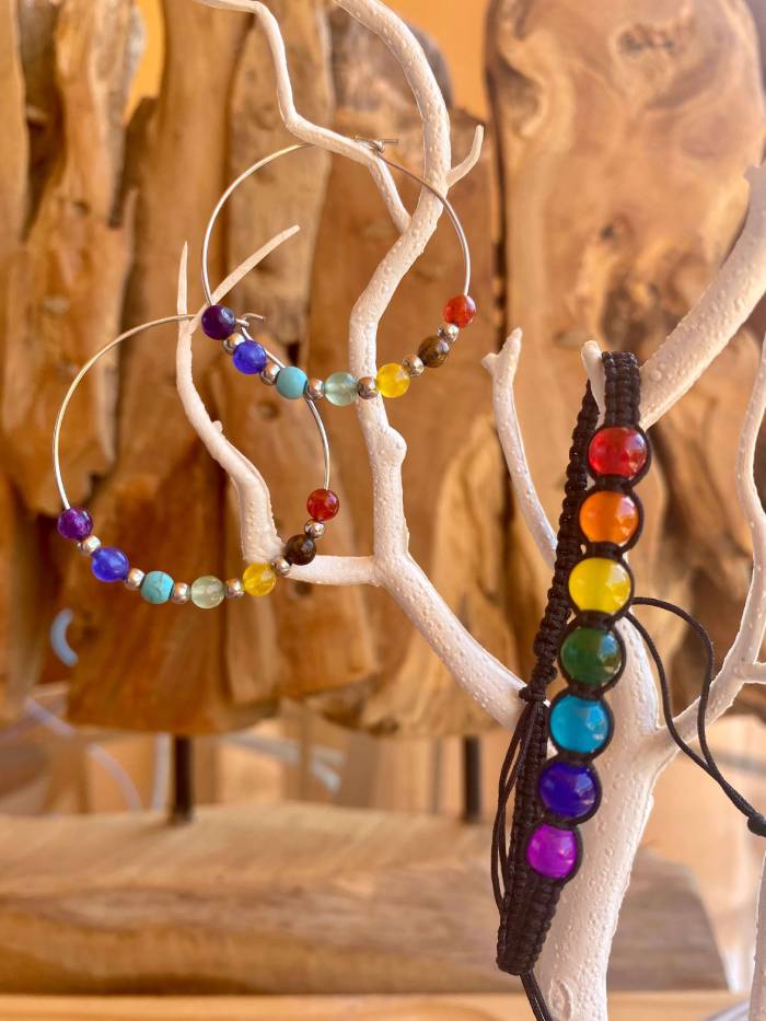 pulsera-chakra-trenzada-I Pendientes Chakra de Acero con siete bolitas de cristal.