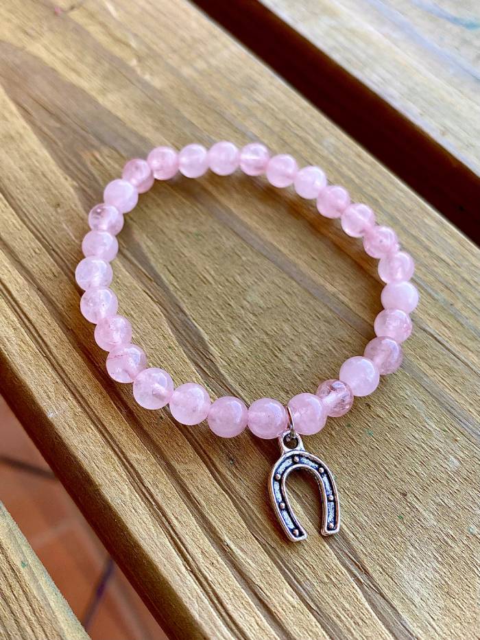pulsera-de-cuarzo-rosa-con-herradura-dune-I pulsera-de-cuarzo-rosa-con-herradura-dune-I